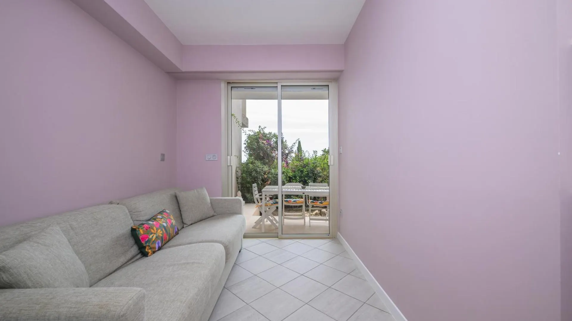 Les Miradors, Charmant Appartement De 2 Chambres En Rdc, Jardin Privatif, Piscine, Vue Mer Et Parking Menton 0*,
