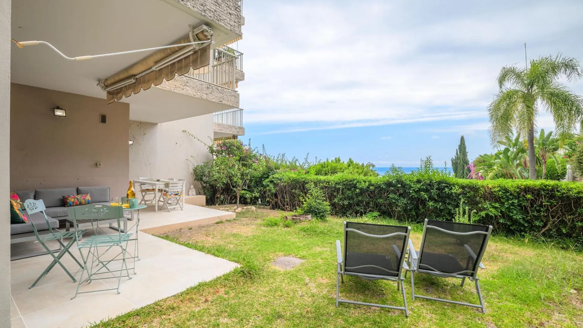 Les Miradors, Charmant Appartement De 2 Chambres En Rdc, Jardin Privatif, Piscine, Vue Mer Et Parking Menton 0*,  France