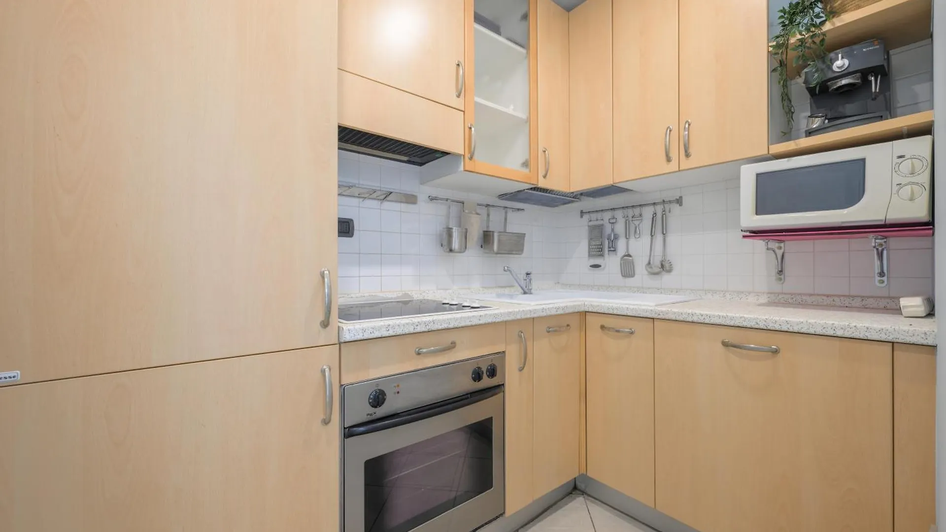 Les Miradors, Charmant Appartement De 2 Chambres En Rdc, Jardin Privatif, Piscine, Vue Mer Et Parking Menton Apartment
