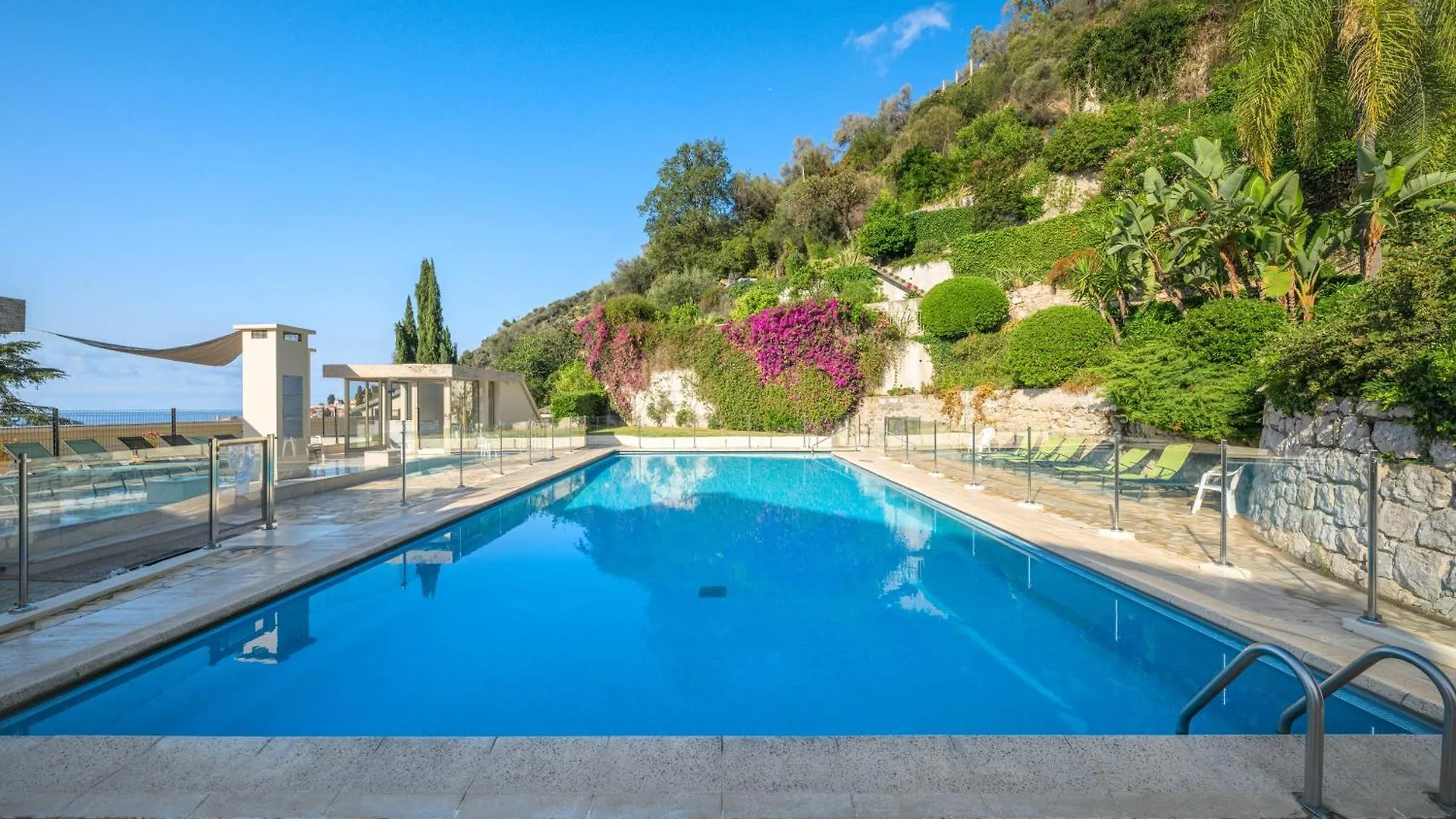 Les Miradors, Charmant Appartement De 2 Chambres En Rdc, Jardin Privatif, Piscine, Vue Mer Et Parking Menton Apartment