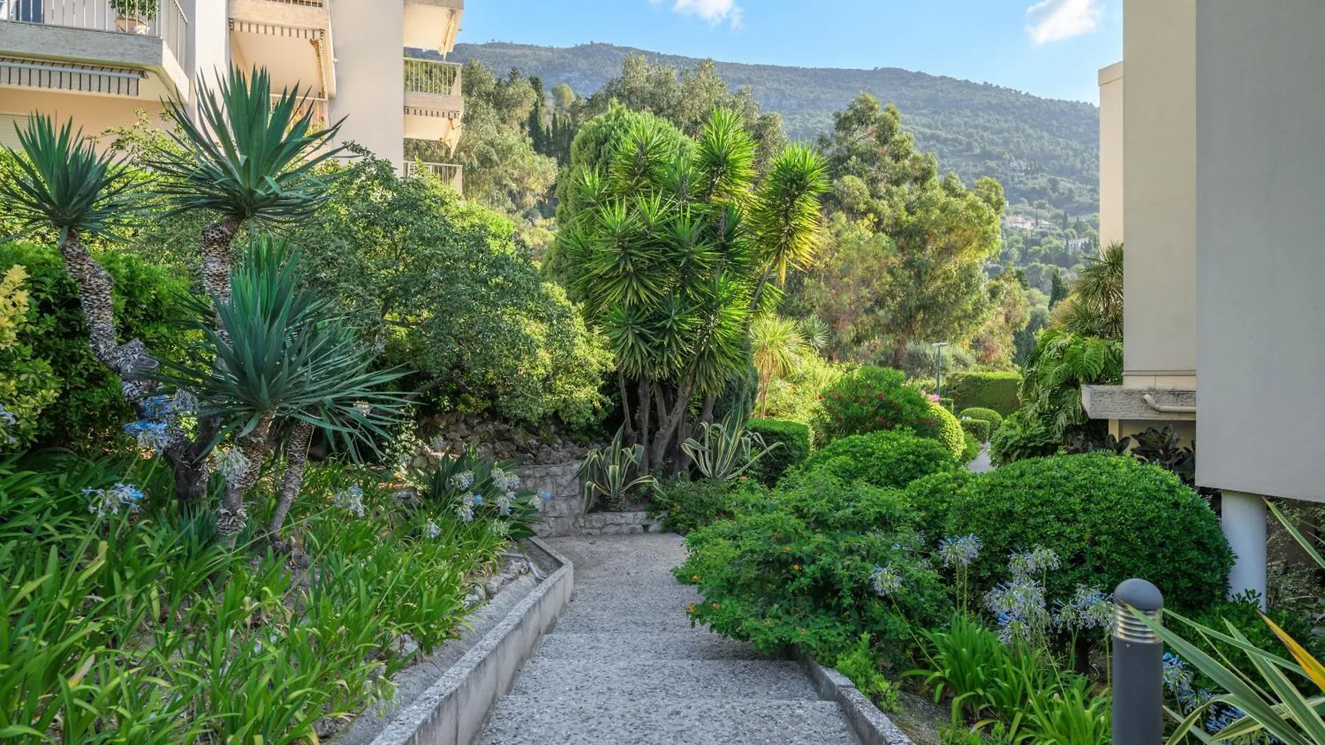Apartment Les Miradors, Charmant Appartement De 2 Chambres En Rdc, Jardin Privatif, Piscine, Vue Mer Et Parking Menton
