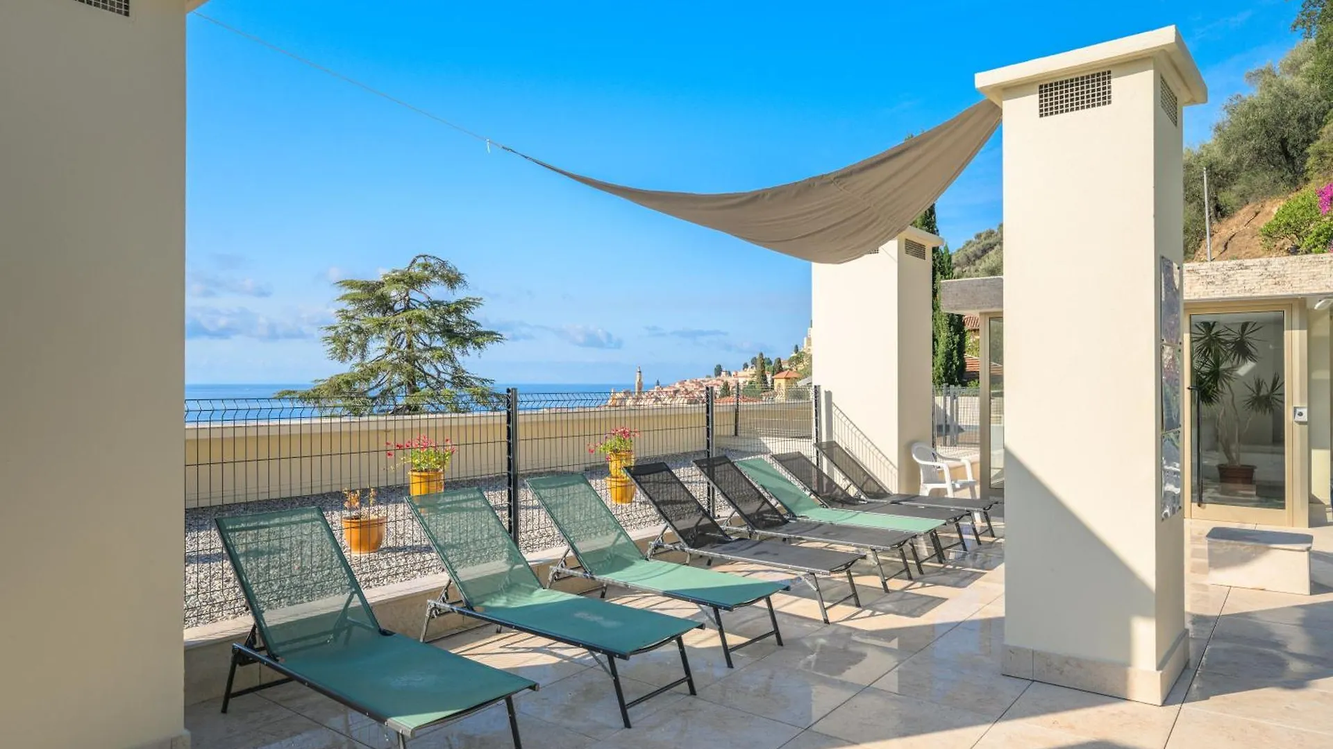 Apartment Les Miradors, Charmant Appartement De 2 Chambres En Rdc, Jardin Privatif, Piscine, Vue Mer Et Parking Menton